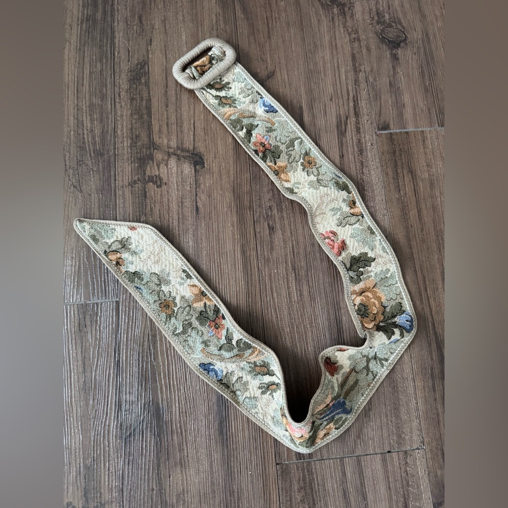 Vintage Floral Tapestry Belt - Picture 2 of 14